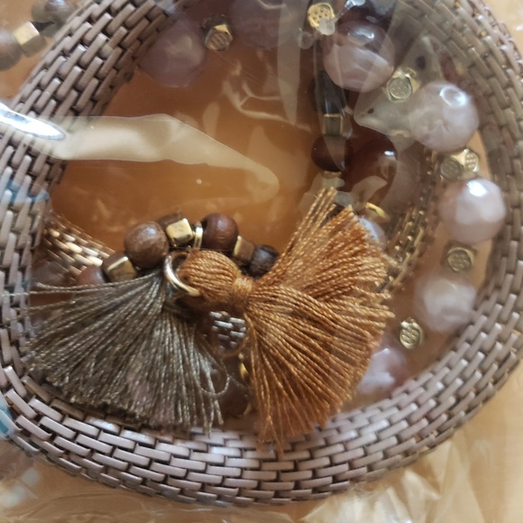 Tassle Charm  5 Pc Stretch Bracelet. - Picture 4 of 7